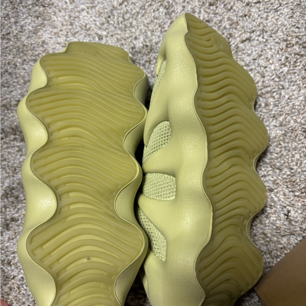 Yeezy RESIN Sneakers - Picture 4 of 4
